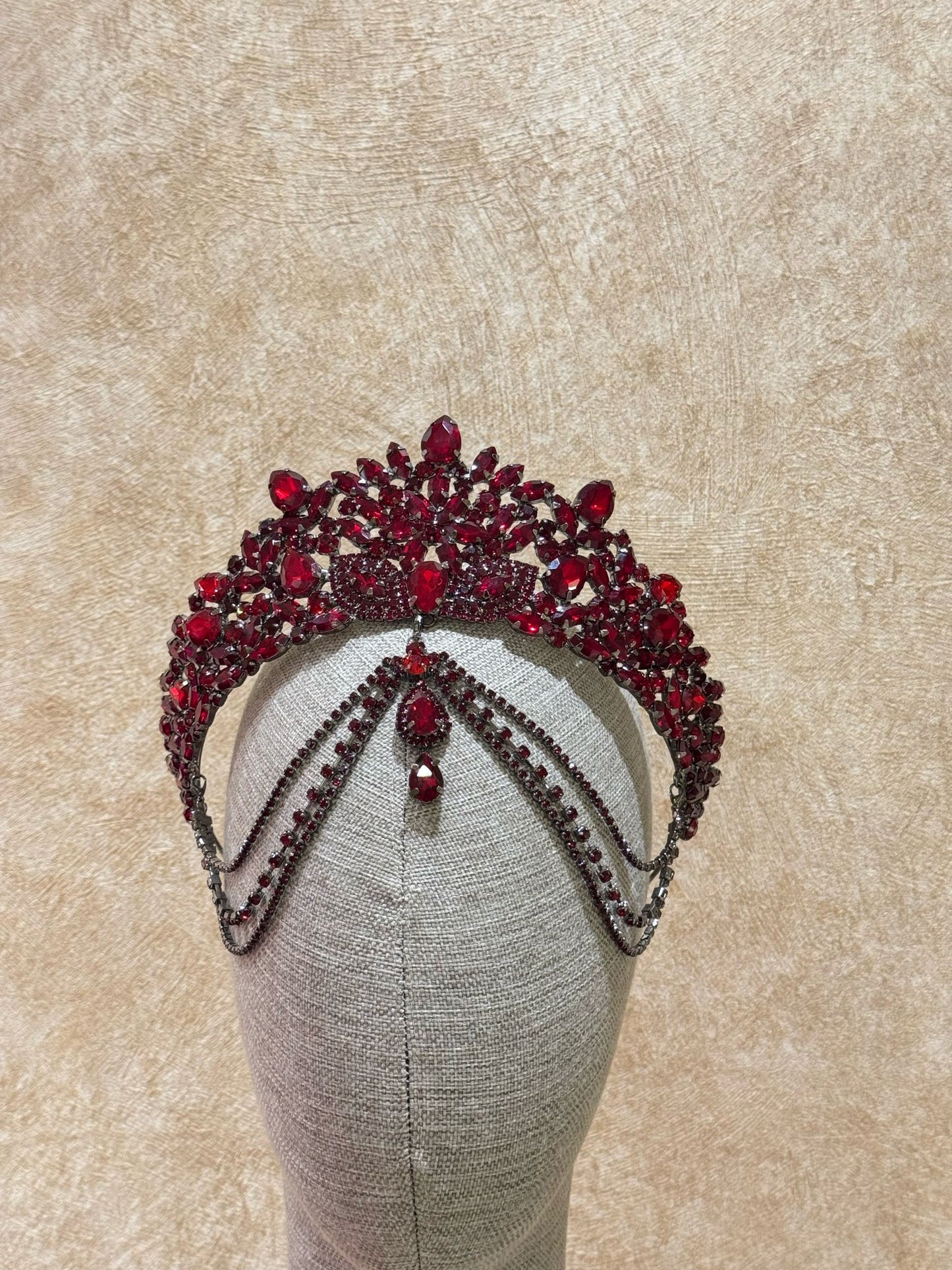 Diam Bordo Taç